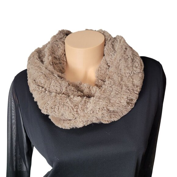 Plush Infinity Scarf Womens Faux Fur Soft Cozy Beige Winter Accessory - Picture 5 of 13